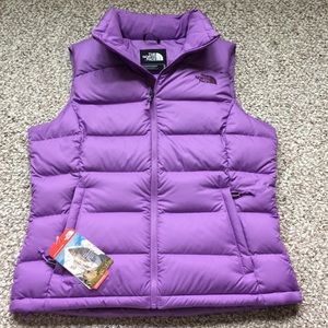 Beautiful NWT WOMENS NORTHFACE PUFFER